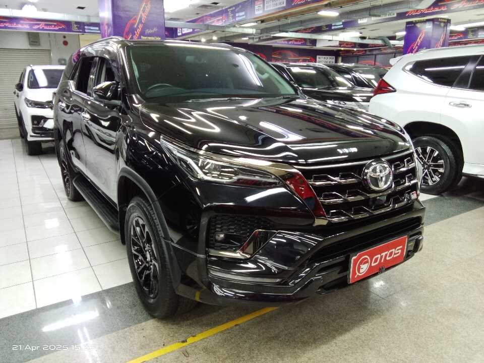 2022 Toyota Fortuner 2.8 4X2 VRZ - Foto 1 dari 6