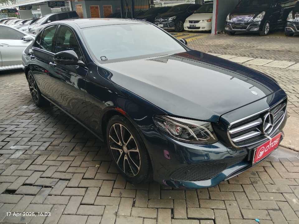 2016 Mercedes-Benz E300 2.0 - Foto 1 dari 6