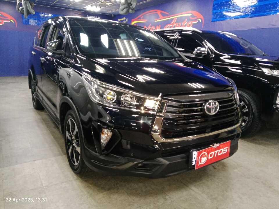 2022 Toyota Kijang Innova 2.4 Venturer - Foto 1 dari 6