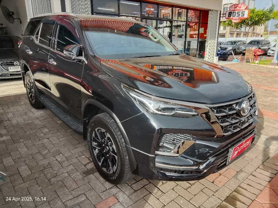 2021 Toyota Fortuner 2.4 4X2 VRZ - Foto 1 dari 6