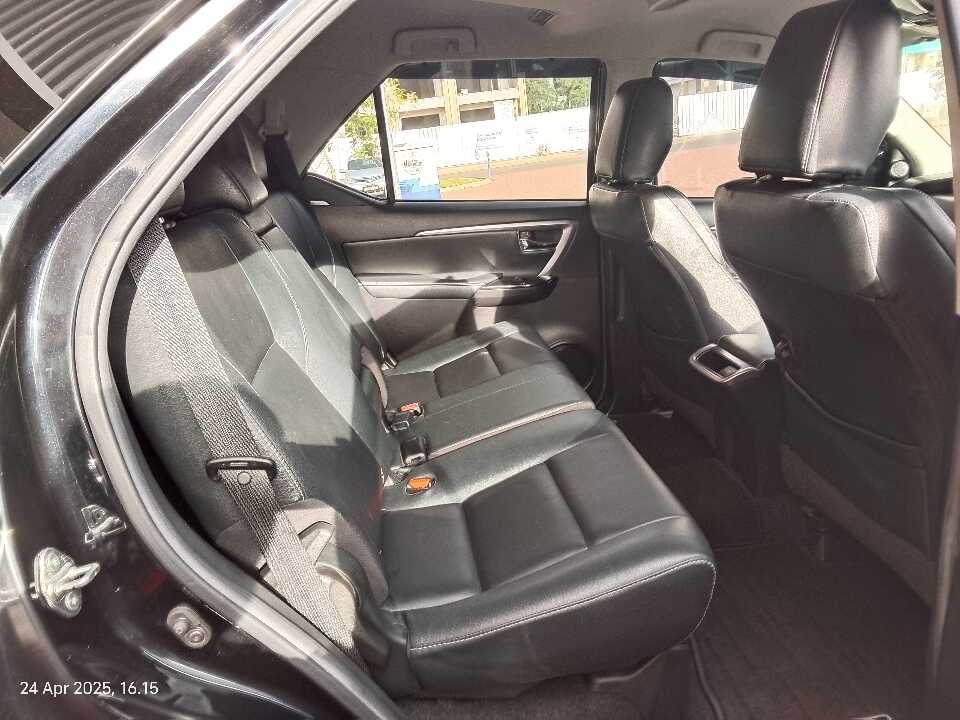 Foto Mobil Bekas Kabin Belakang Toyota Fortuner 2.4 4X2 VRZ tahun 2021