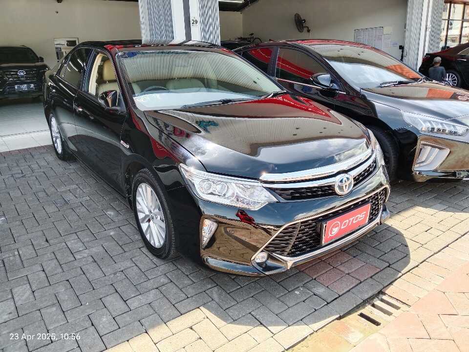 2017 Toyota Camry Hybrid 2.5 - Foto 1 dari 6