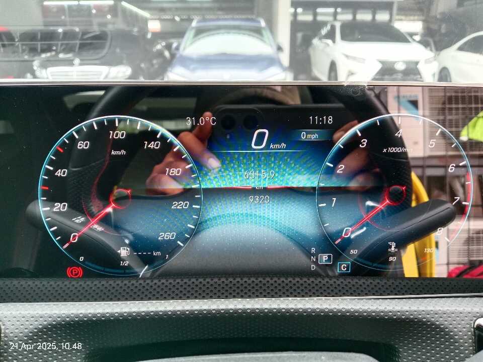 Foto Mobil Bekas Odometer Mercedes-Benz CLA200 1.3 tahun 2020