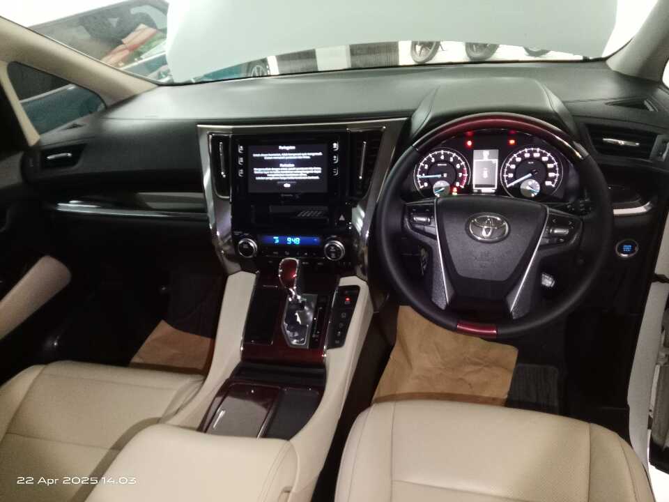 Foto Mobil Bekas Dashboard Toyota Alphard 2.5 G tahun 2017