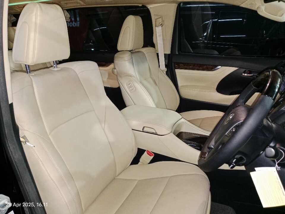 Foto Mobil Bekas Kabin Depan Toyota Alphard 2.5 G tahun 2018