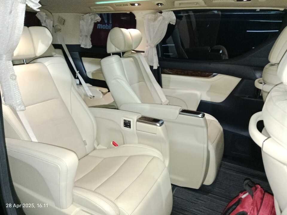 Foto Mobil Bekas Kabin Belakang Toyota Alphard 2.5 G tahun 2018