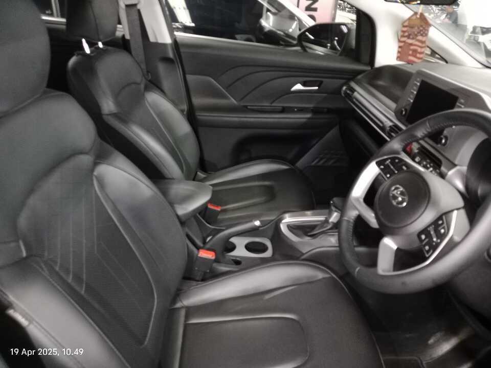 Foto Mobil Bekas Kabin Depan Hyundai Stargazer 1.5 Prime tahun 2023