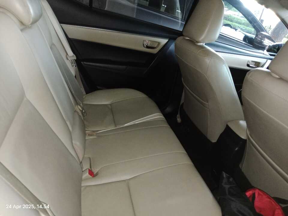 Foto Mobil Bekas Kabin Belakang Toyota Corolla Altis 1.8 V tahun 2016