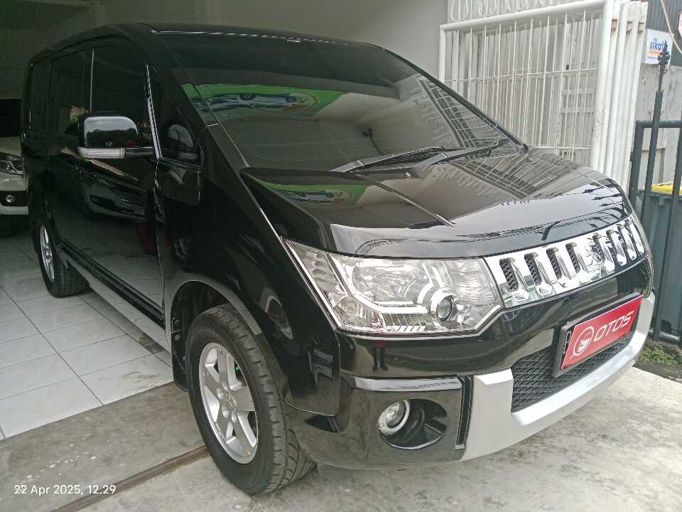 2015 Mitsubishi Delica 2.0 - Foto 1 dari 6
