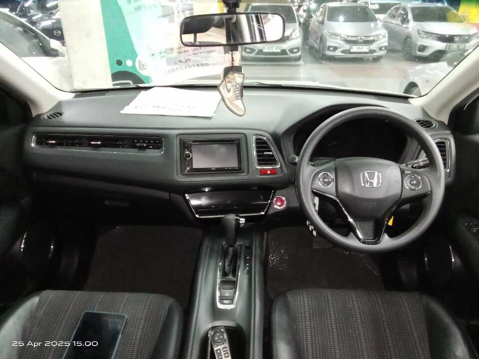 Foto Mobil Bekas Dashboard Honda HR-V 1.5 E tahun 2015