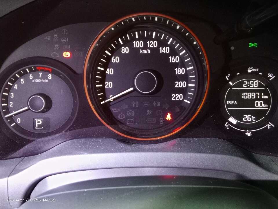 Foto Mobil Bekas Odometer Honda HR-V 1.5 E tahun 2015