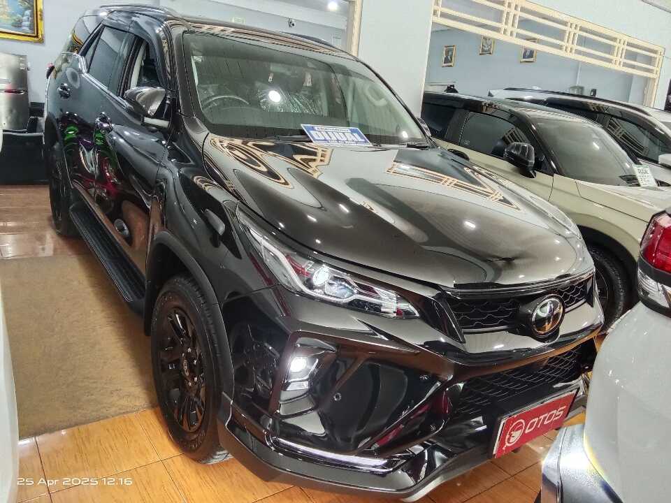 2024 Toyota Fortuner 2.8 4X2 VRZ - Foto 1 dari 6