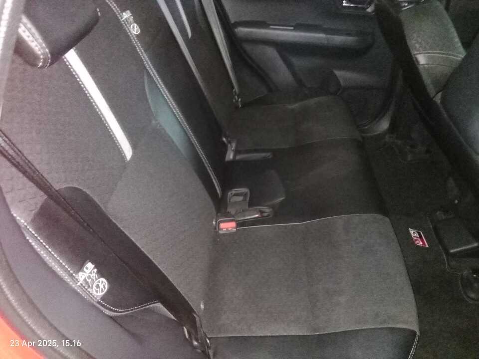 Foto Mobil Bekas Kabin Belakang Toyota Raize 1.0 GR Sport TSS tahun 2023