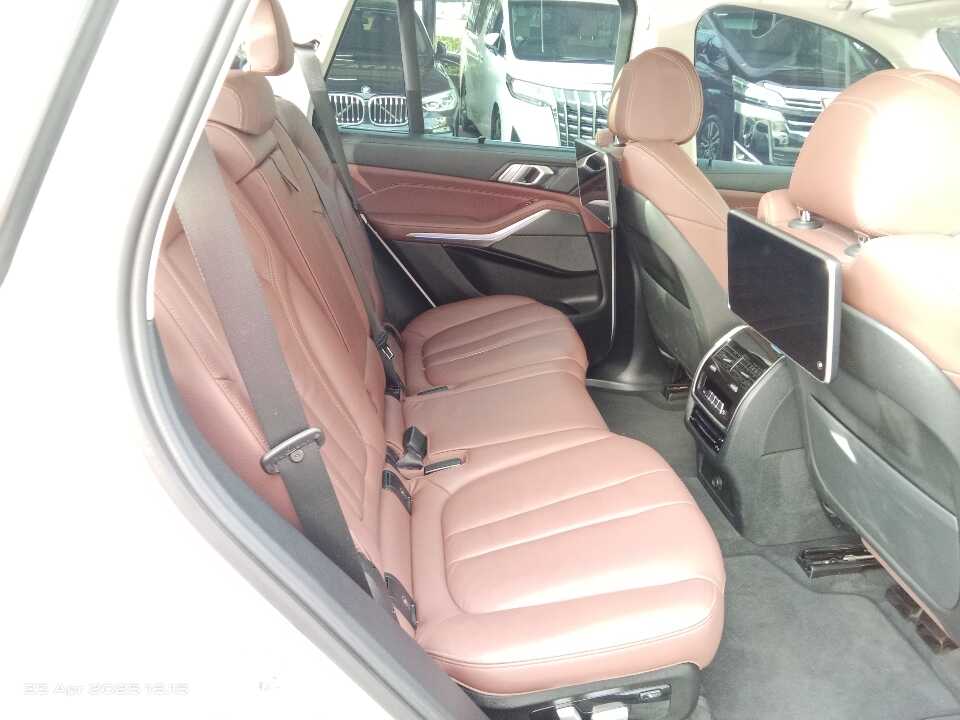 Foto Mobil Bekas Kabin Belakang BMW X5 3.0 Xdrive40i Xline tahun 2022