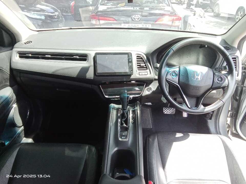 Foto Mobil Bekas Dashboard Honda HR-V 1.5 E tahun 2020
