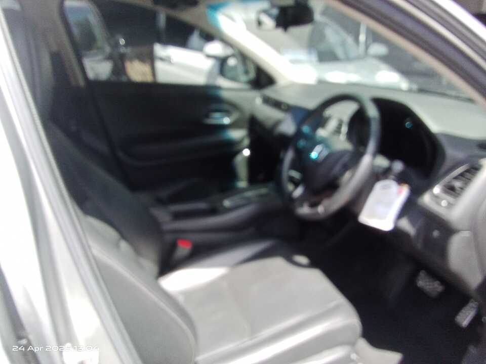 Foto Mobil Bekas Kabin Depan Honda HR-V 1.5 E tahun 2020