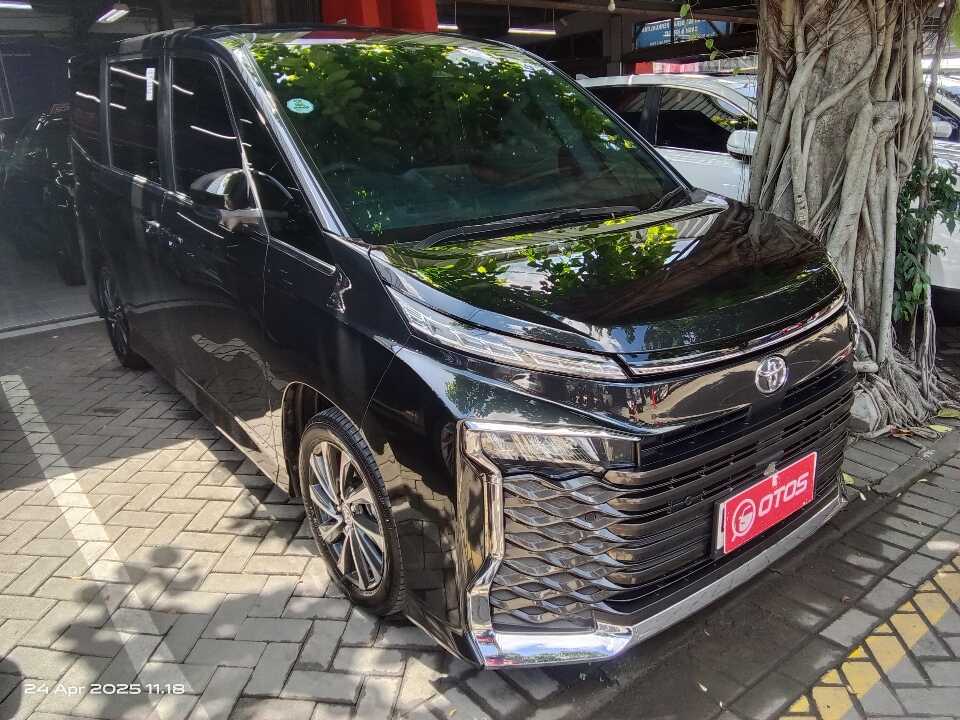 2023 Toyota Voxy 2.0 - Foto 1 dari 6