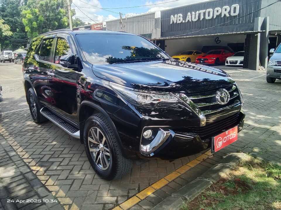 2016 Toyota Fortuner 2.4 4X2 VRZ - Foto 1 dari 6