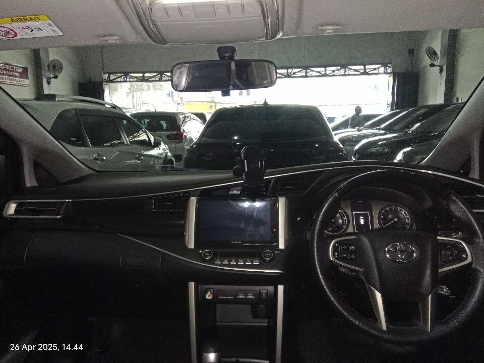 Foto Mobil Bekas Dashboard Toyota Innova 2.4 Venturer tahun 2022
