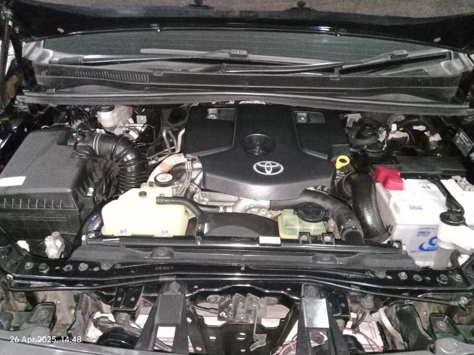 Foto Mobil Bekas Mesin Toyota Innova 2.4 Venturer tahun 2022