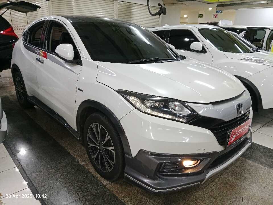 2016 Honda HR-V 1.8 RS - Foto 1 dari 6