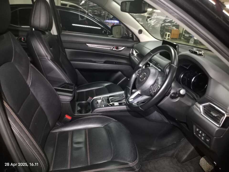 Foto Mobil Bekas Kabin Depan Mazda CX-5 2.5 tahun 2022