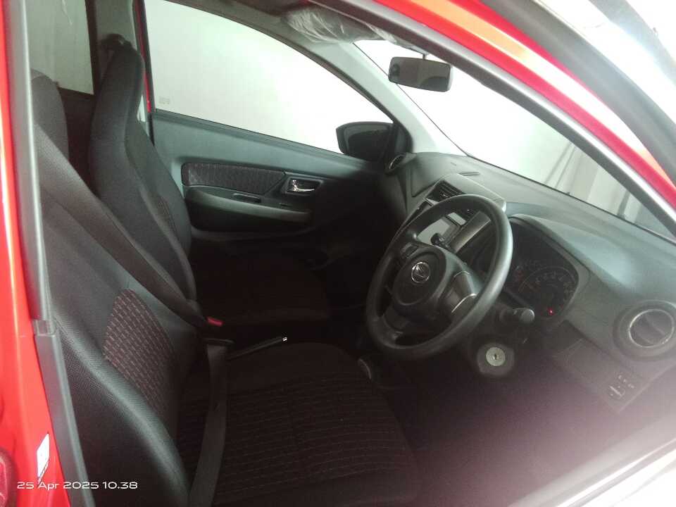 Foto Mobil Bekas Kabin Depan Daihatsu Ayla 1.2 R tahun 2021