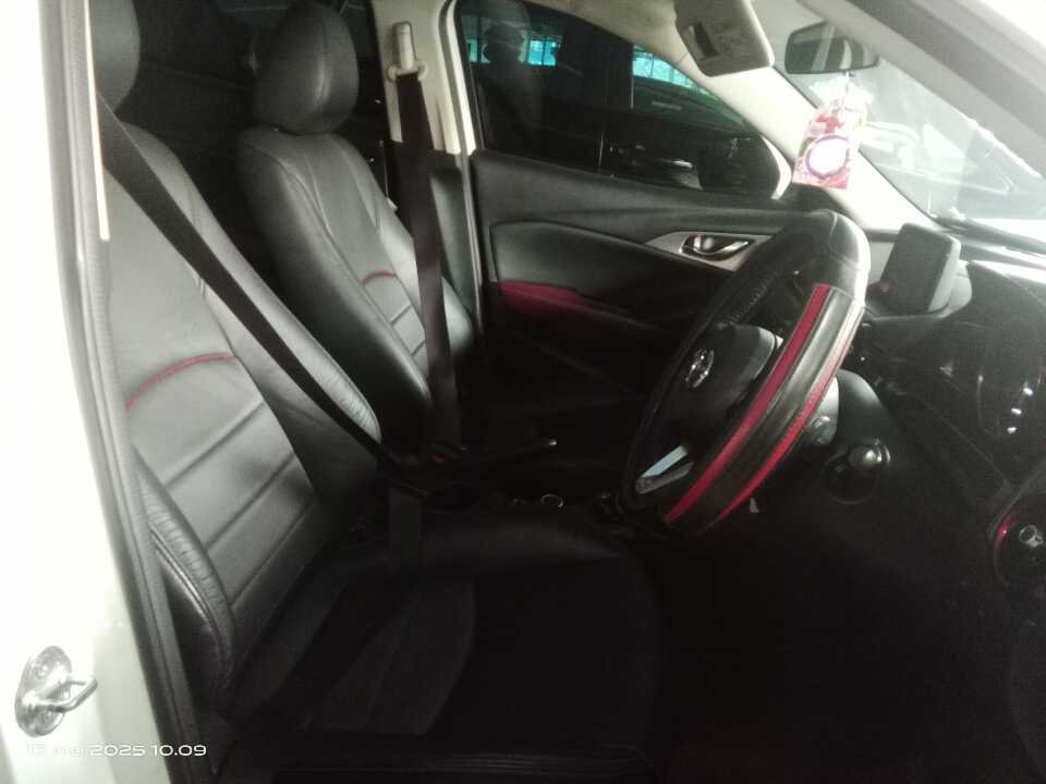 Foto Mobil Bekas Kabin Depan Mazda CX-3 2.0 tahun 2017
