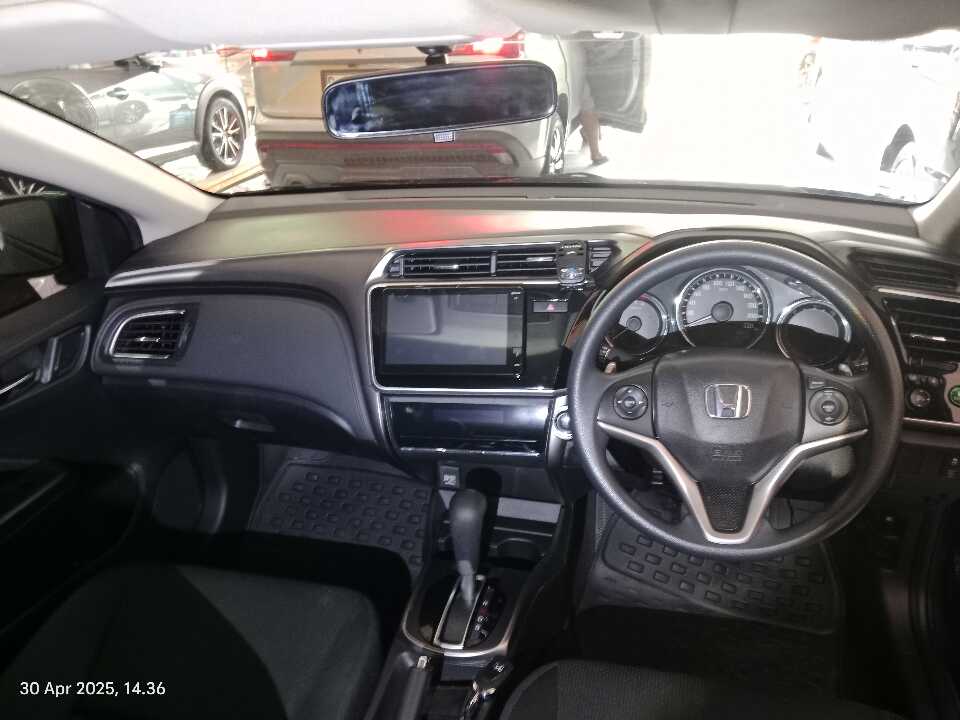 Foto Mobil Bekas Dashboard Honda City 1.5 E tahun 2019