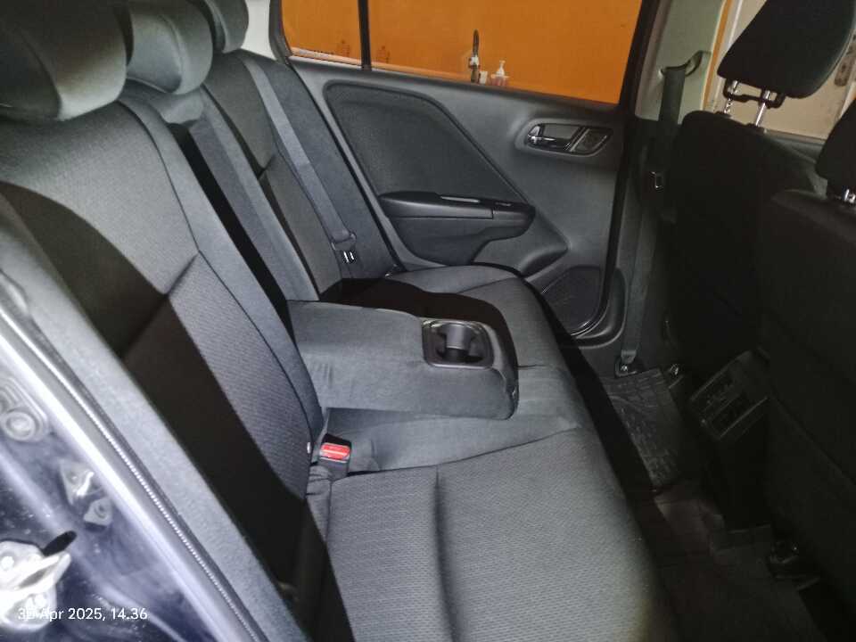 Foto Mobil Bekas Kabin Belakang Honda City 1.5 E tahun 2019