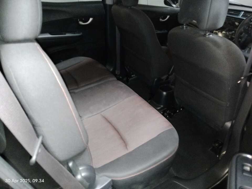 Foto Mobil Bekas Kabin Belakang Honda Mobilio 1.5 RS tahun 2017