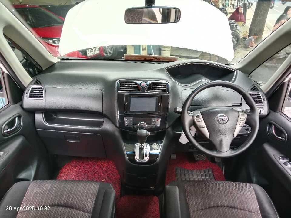 Foto Mobil Bekas Dashboard Nissan Serena 2.0 Highway Star tahun 2016
