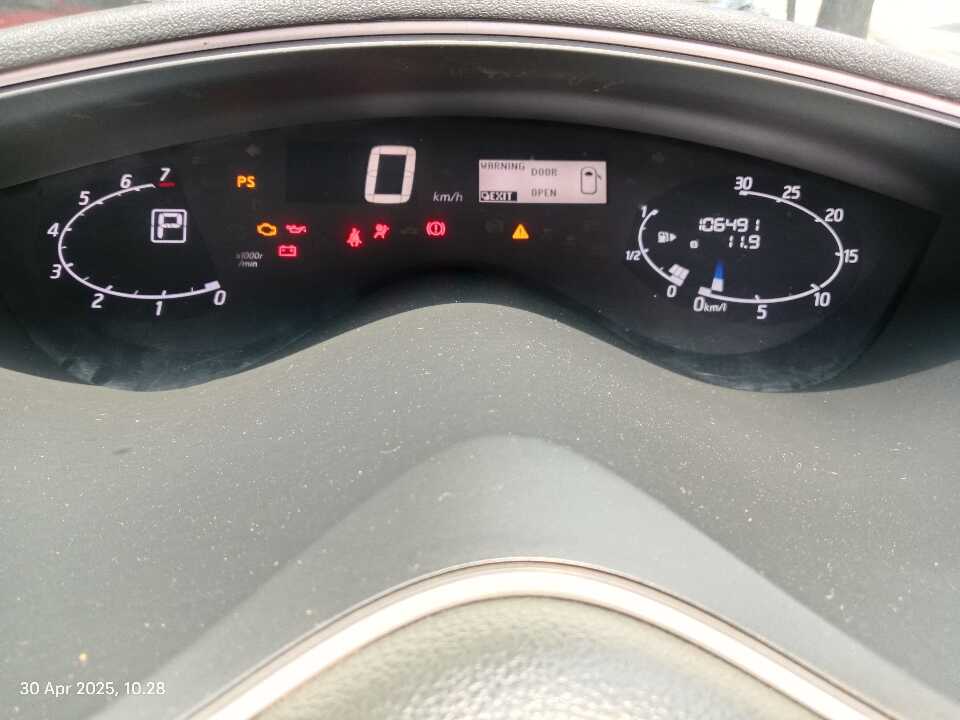 Foto Mobil Bekas Odometer Nissan Serena 2.0 Highway Star tahun 2016