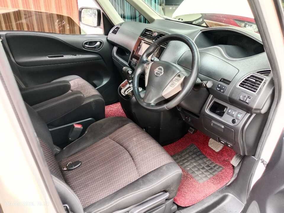 Foto Mobil Bekas Kabin Depan Nissan Serena 2.0 Highway Star tahun 2016