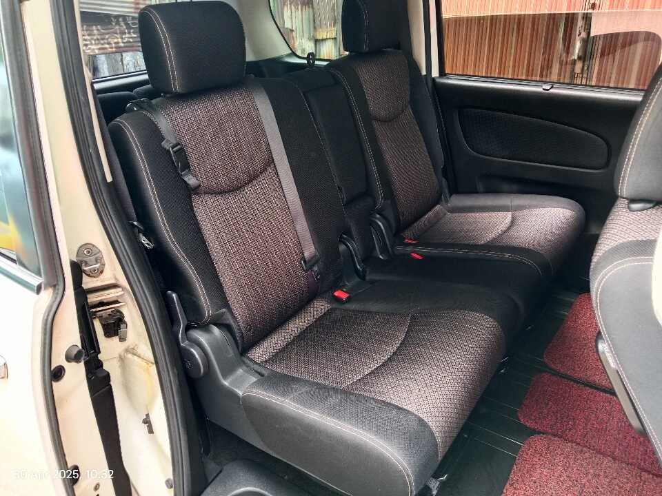 Foto Mobil Bekas Kabin Belakang Nissan Serena 2.0 Highway Star tahun 2016