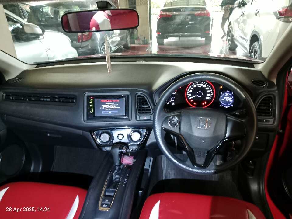 Foto Mobil Bekas Dashboard Honda HR-V 1.5 S tahun 2019