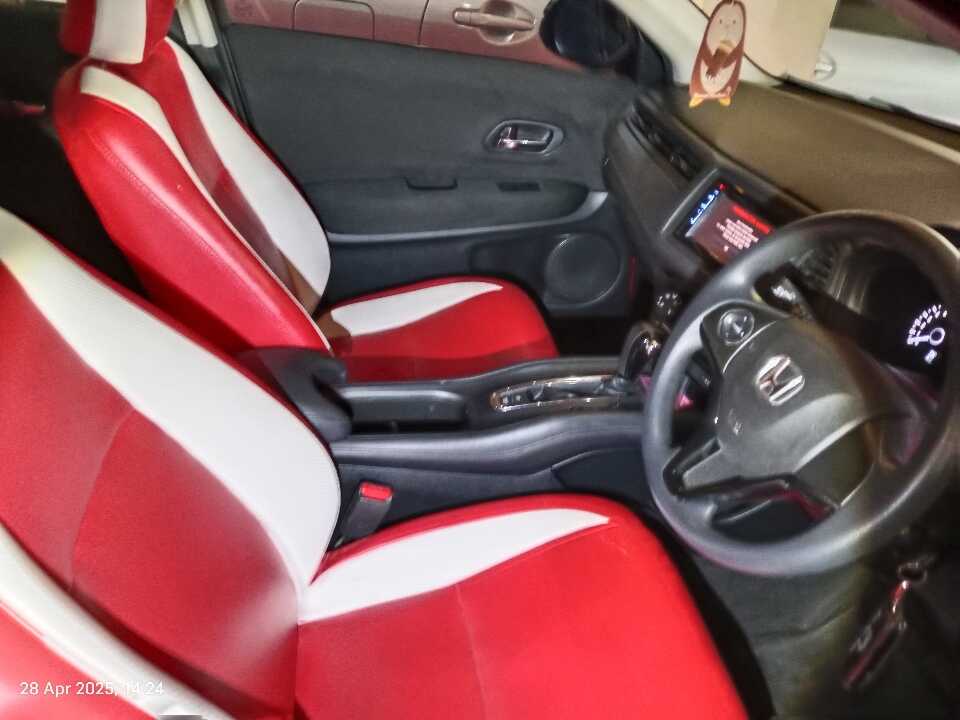 Foto Mobil Bekas Kabin Depan Honda HR-V 1.5 S tahun 2019