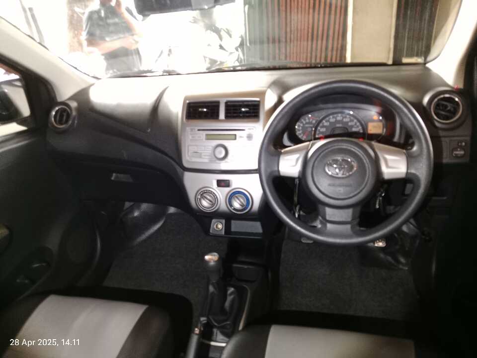 Foto Mobil Bekas Dashboard Toyota Agya 1.0 G tahun 2015