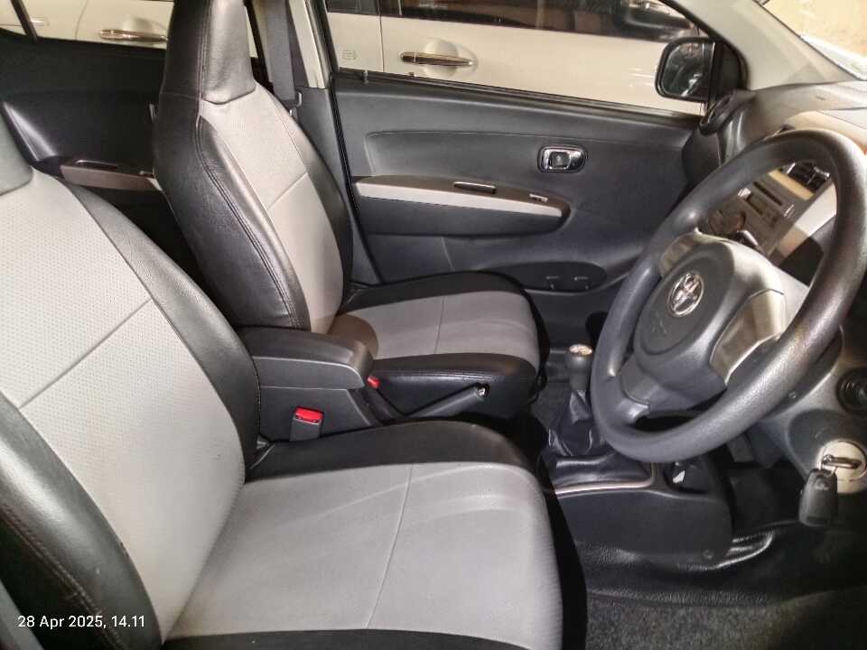 Foto Mobil Bekas Kabin Depan Toyota Agya 1.0 G tahun 2015