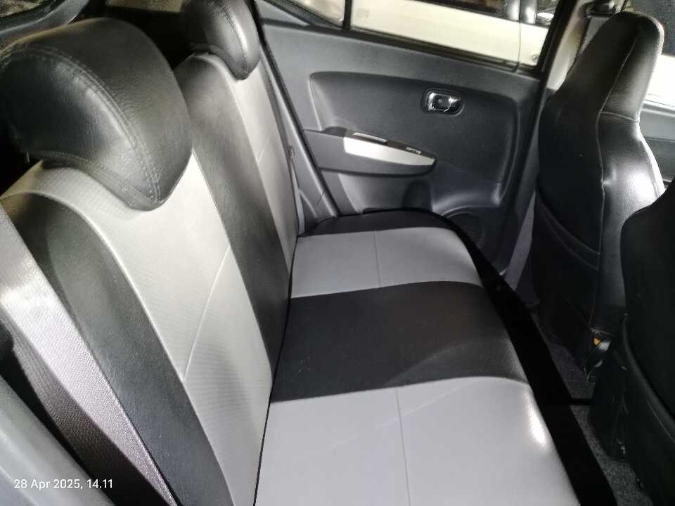 Foto Mobil Bekas Kabin Belakang Toyota Agya 1.0 G tahun 2015