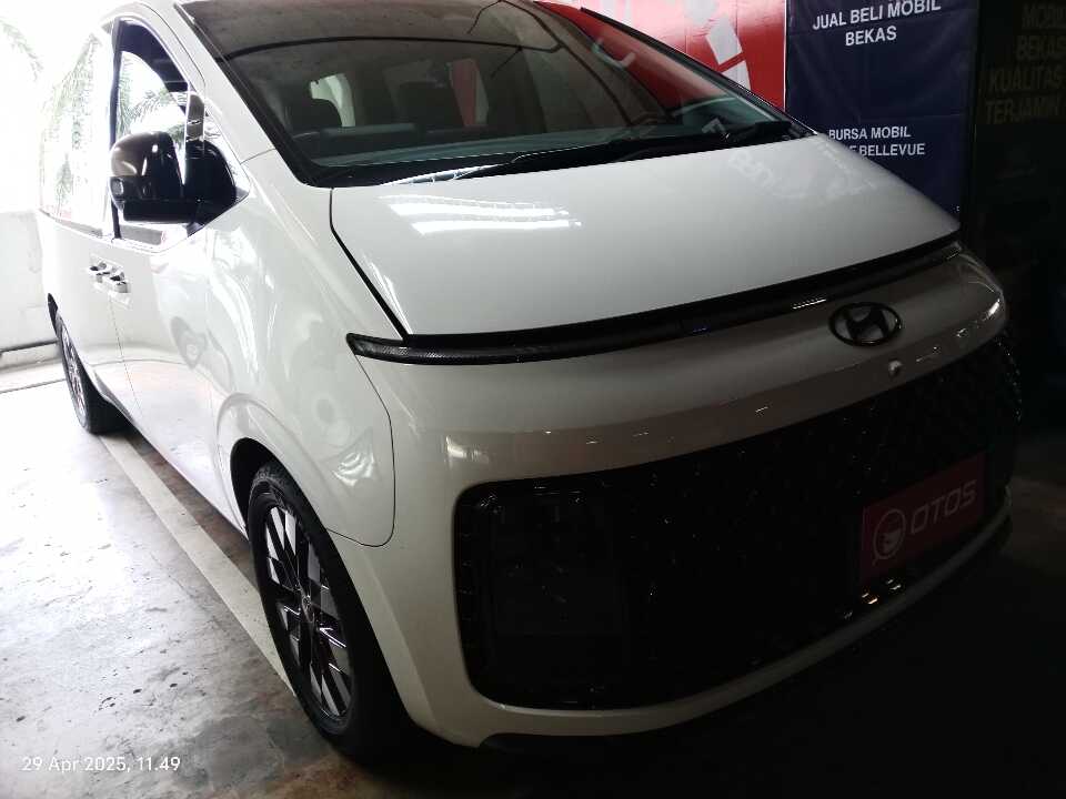 2021 Hyundai Staria 2.2 - Foto 1 dari 6