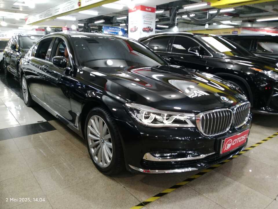 2018 BMW 740Li 3.0 - Foto 1 dari 6