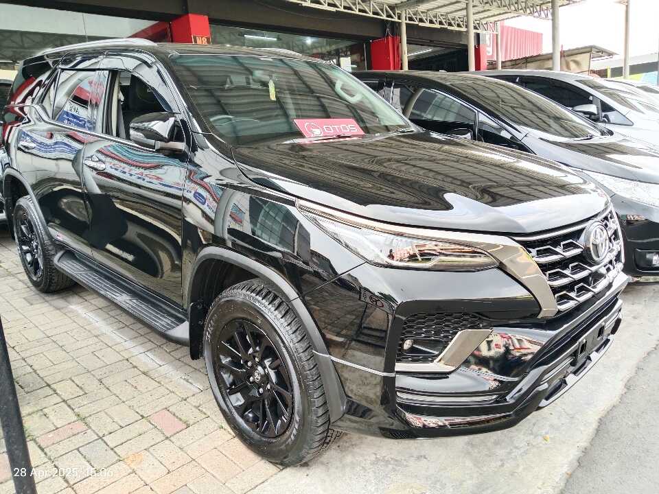2022 Toyota Fortuner 2.8 4X2 VRZ - Foto 1 dari 6