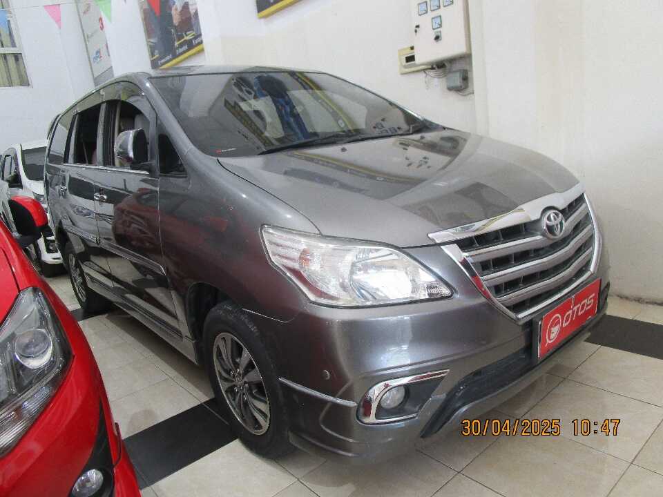 2015 Toyota Kijang Innova 2.0 V Luxury - Foto 1 dari 6