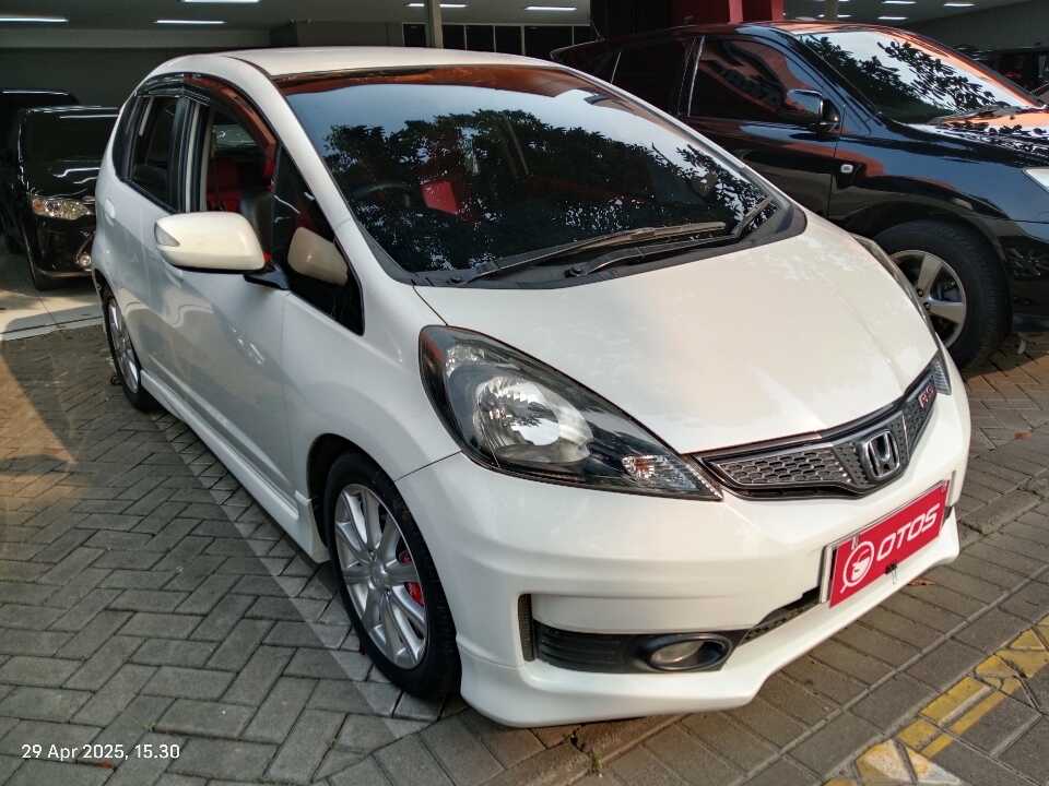 2014 Honda Jazz 1.5 E - Foto 1 dari 6