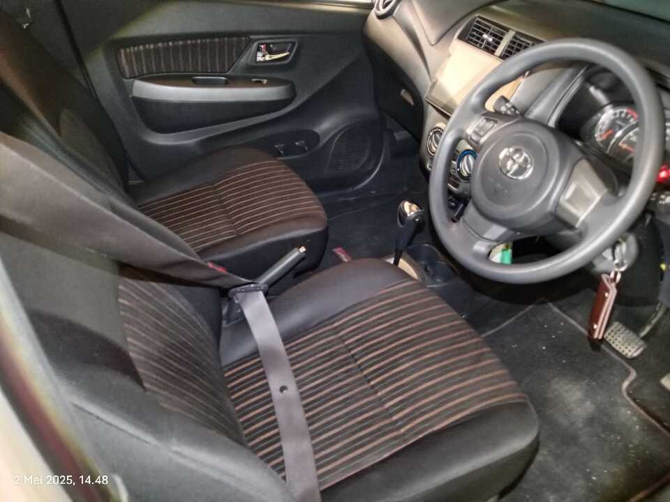 Foto Mobil Bekas Kabin Depan Toyota Agya 1.2 G tahun 2020