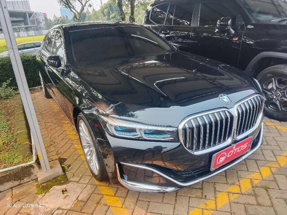2020 BMW 740Li 3.0 - Foto 1 dari 6