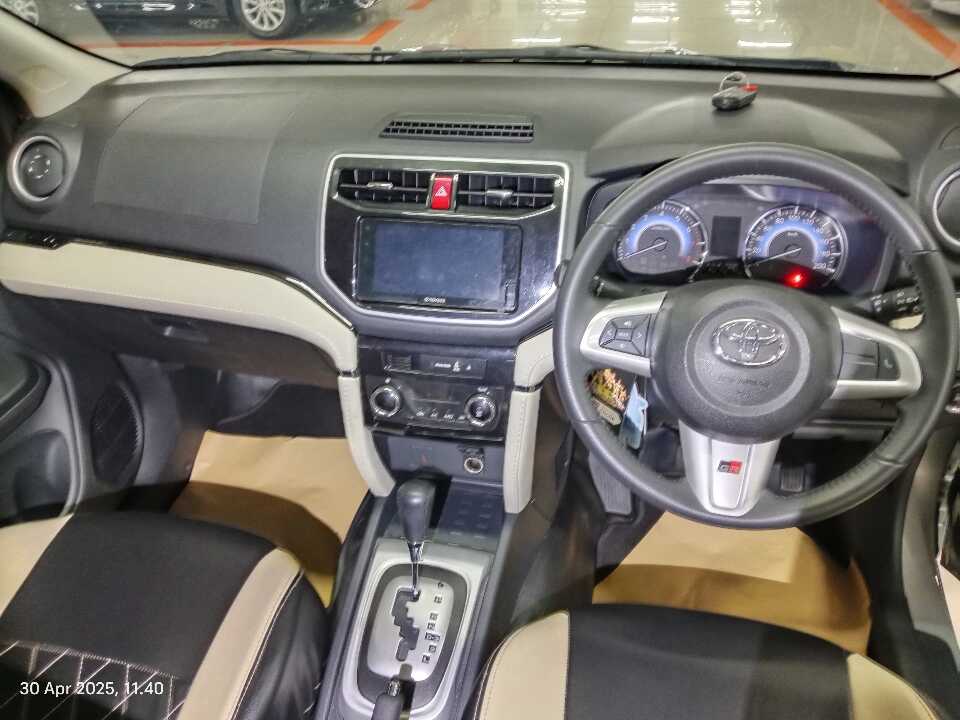Foto Mobil Bekas Dashboard Toyota Rush 1.5 S tahun 2023