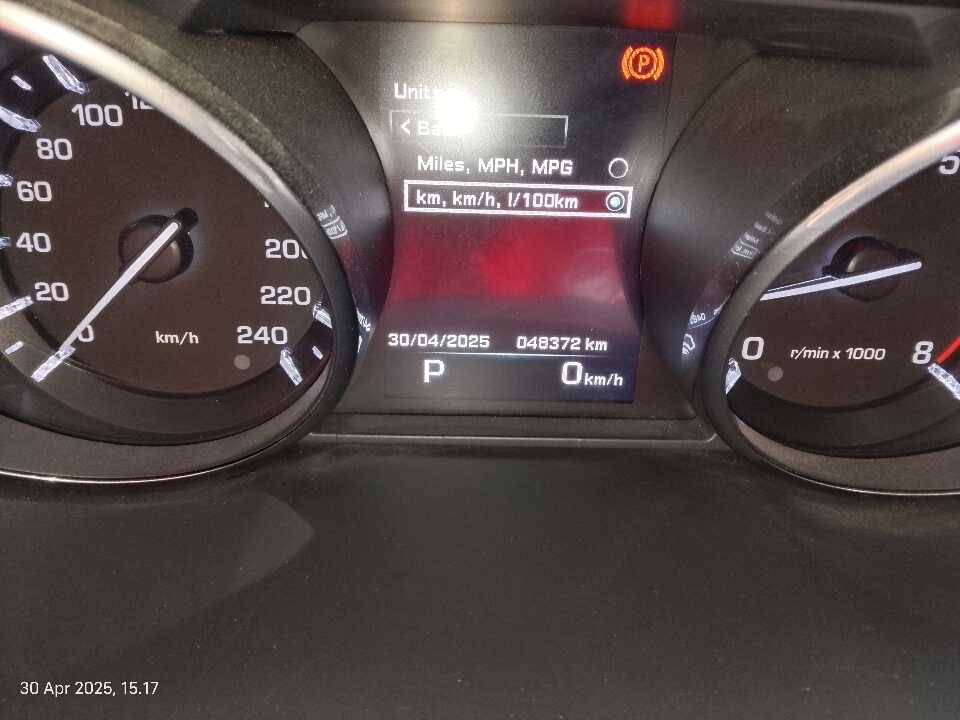 Foto Mobil Bekas Odometer Land Rover Discovery Sport 2.0 HSE tahun 2015