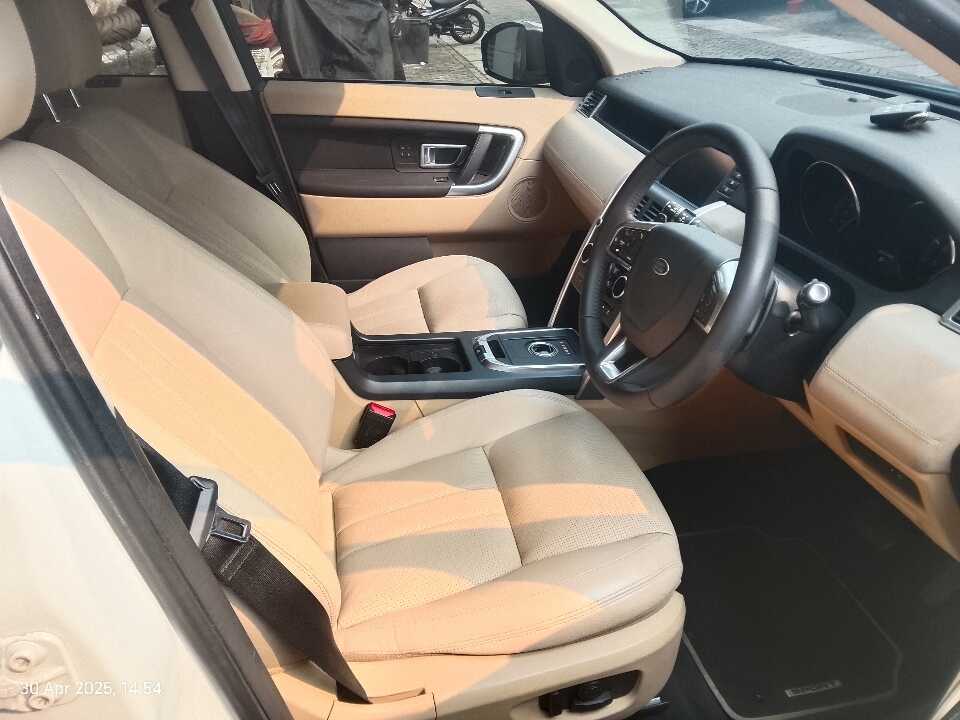 Foto Mobil Bekas Kabin Depan Land Rover Discovery Sport 2.0 HSE tahun 2015